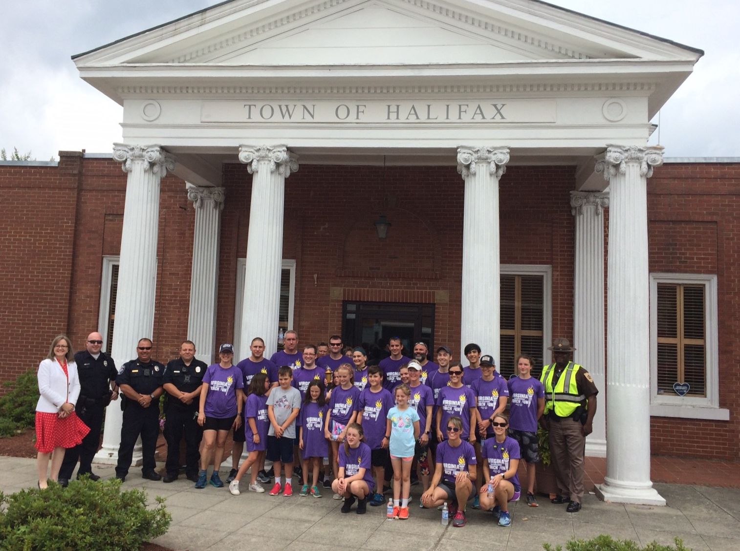 LEO torch run
